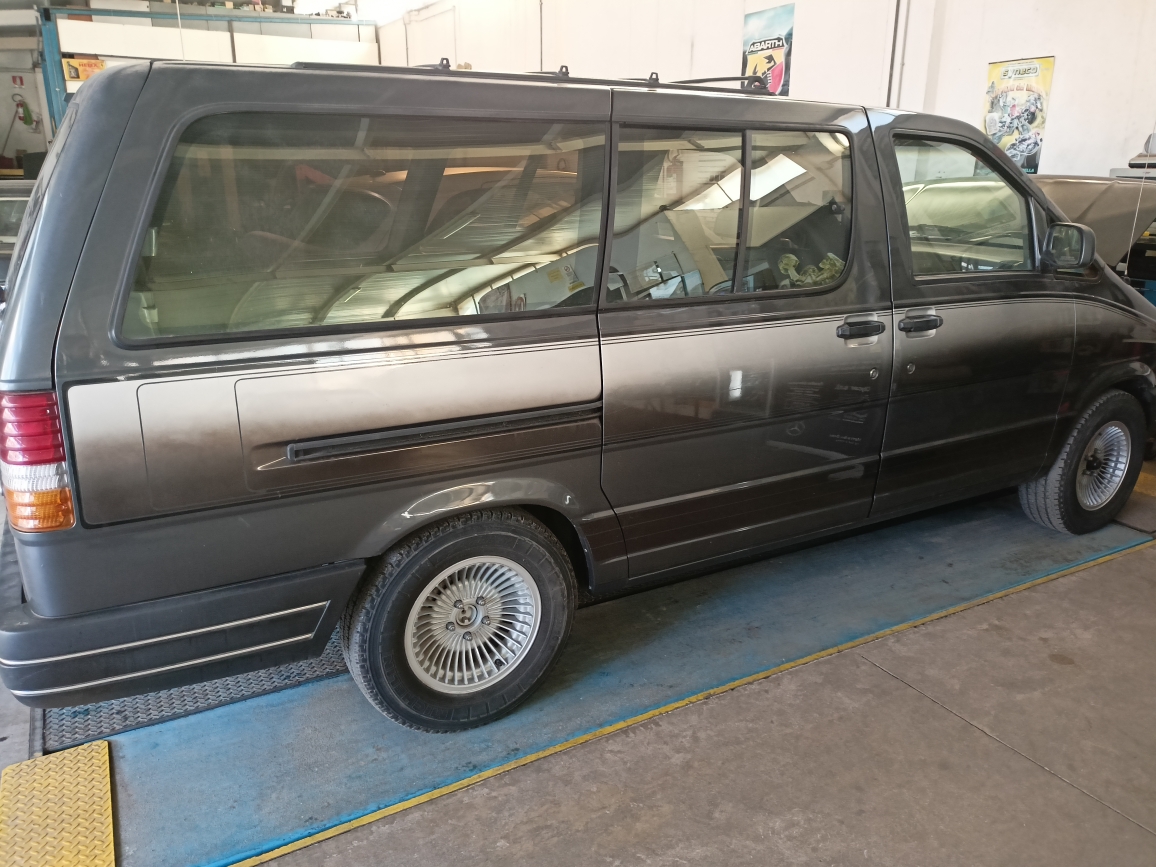 Ford Aerostar XL